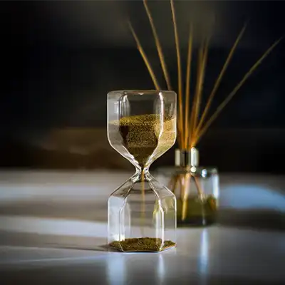  An hourglass.